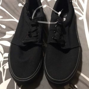 Dream Seek Black Canvas Shoes